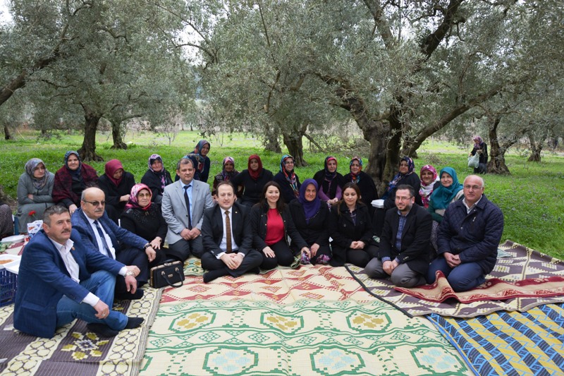 Zeytin bahçesinde “Dünya Emekçi Kadınlar Günü” kutlandı!