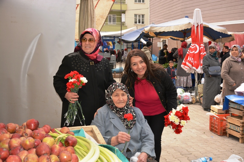 Zeytin bahçesinde “Dünya Emekçi Kadınlar Günü” kutlandı!