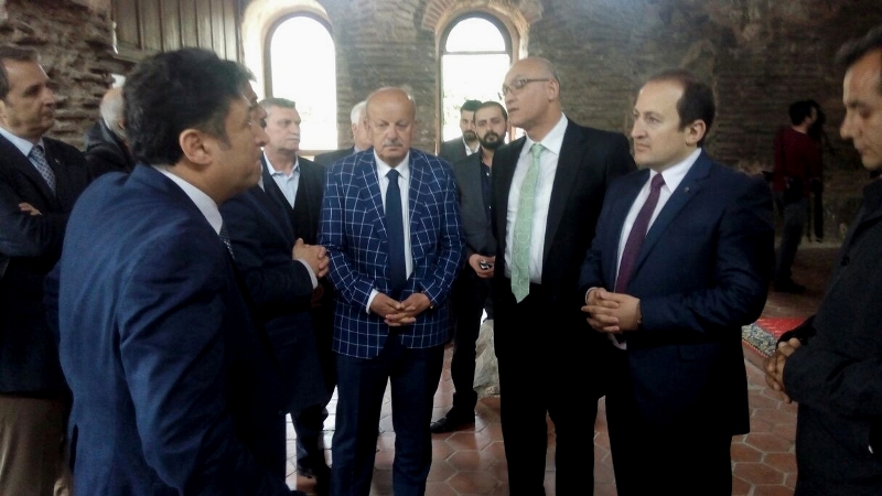 Ayasoyfa her dine açık bir mekan
