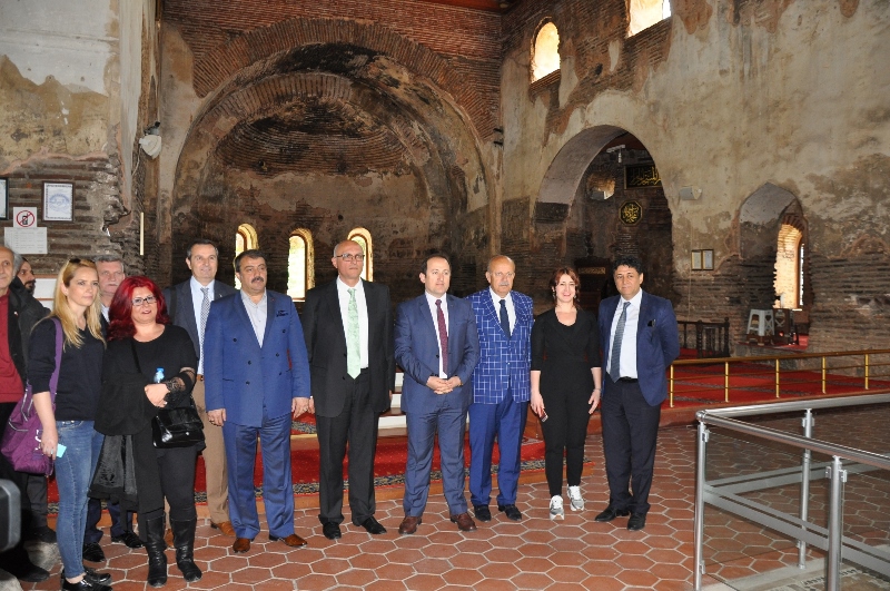 Ayasoyfa her dine açık bir mekan