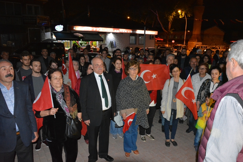 “Mustafa Kemal’in askerleriyiz” tezahüratlarıyla yürüdüler