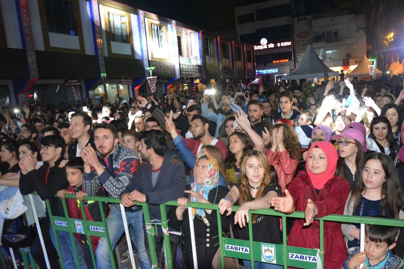 İznik Kültür Sanat ve Çini Festivali’nde Berkay Coşkusu