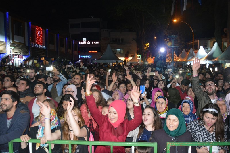 İznik Kültür Sanat ve Çini Festivali’nde Berkay Coşkusu