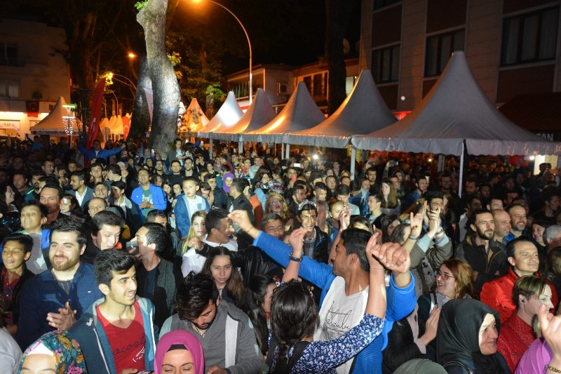 İznik Kültür Sanat ve Çini Festivali’nde Berkay Coşkusu