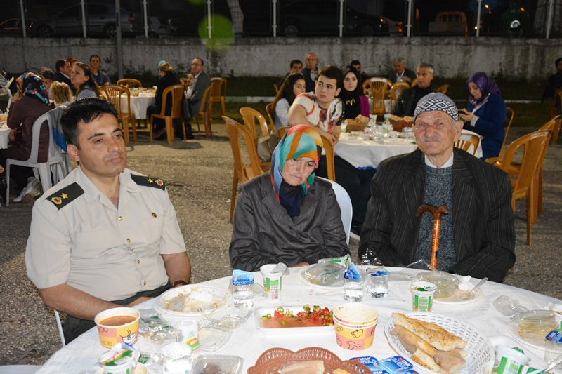 Şehit aileleri ve gaziler iftar yemeğinde bir araya geldi