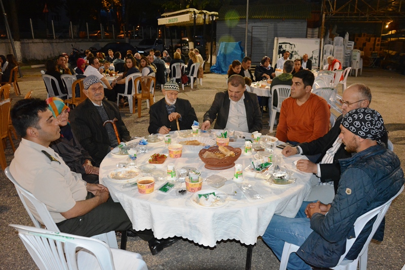 Şehit aileleri ve gaziler iftar yemeğinde bir araya geldi