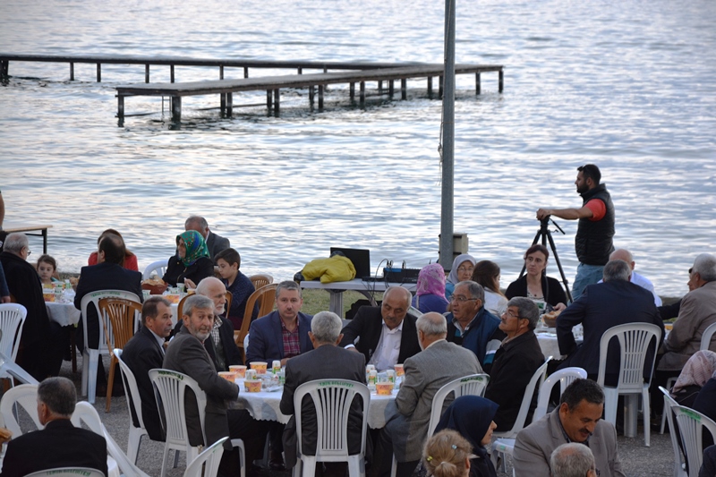 Şehit aileleri ve gaziler iftar yemeğinde bir araya geldi