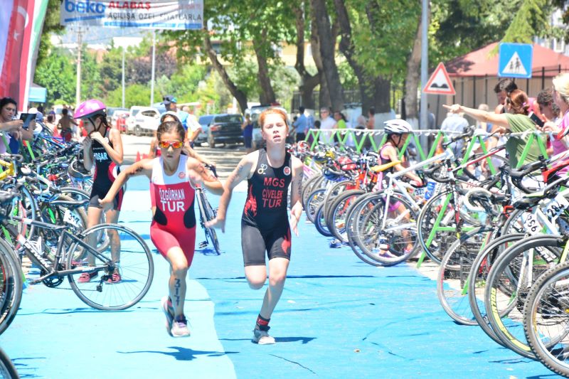 5.İznik Triatlonu 37 Derece Sıcakta Tamamlandı