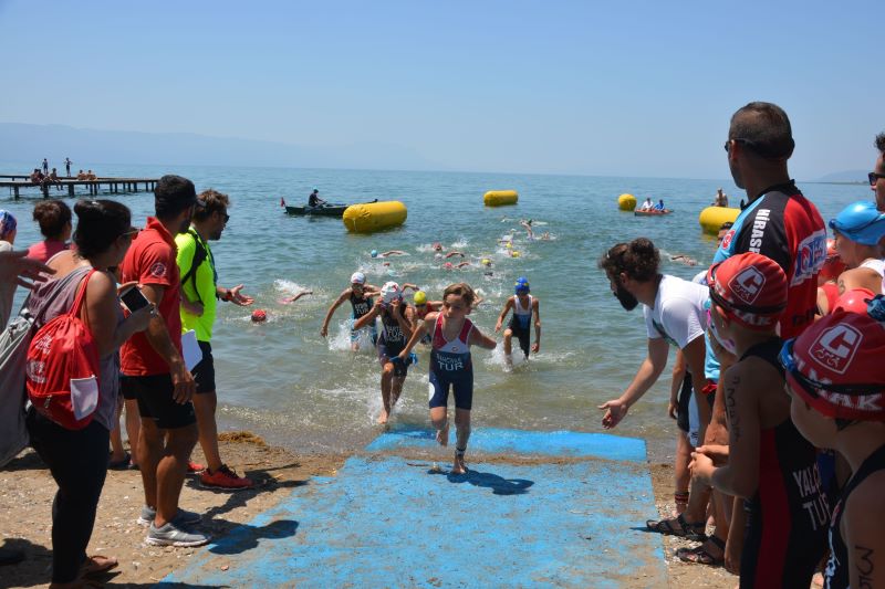 5.İznik Triatlonu 37 Derece Sıcakta Tamamlandı