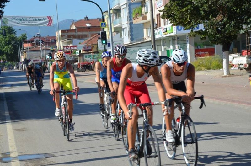 5.İznik Triatlonu 37 Derece Sıcakta Tamamlandı