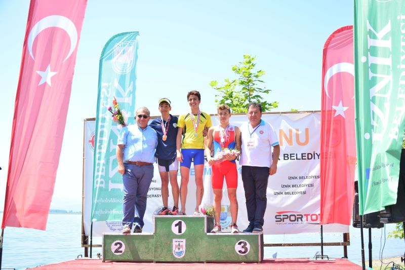 5.İznik Triatlonu 37 Derece Sıcakta Tamamlandı