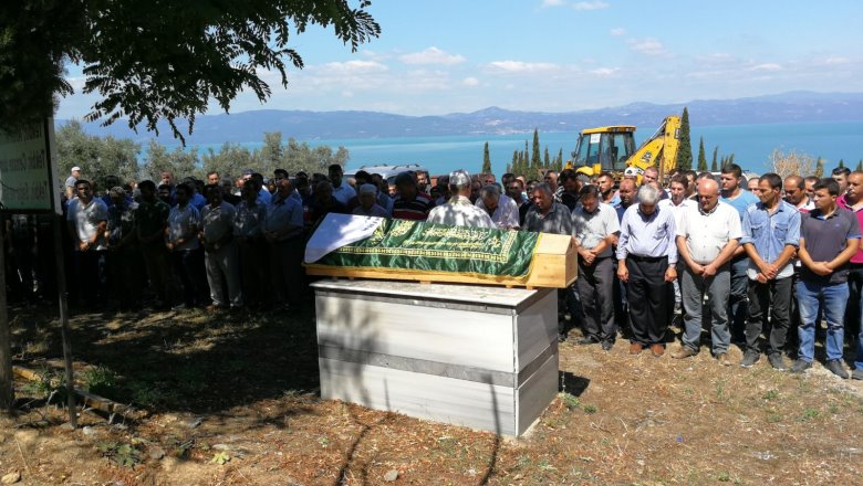 Göz Yaşları İçinde Toprağa Verildi