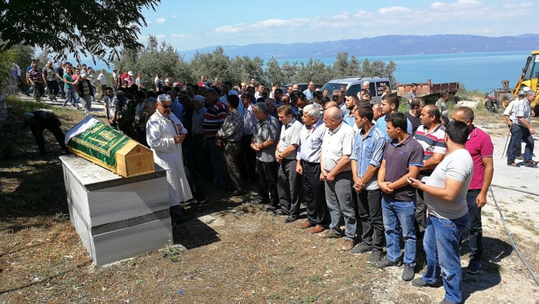 Göz Yaşları İçinde Toprağa Verildi
