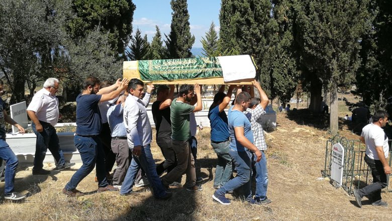 Göz Yaşları İçinde Toprağa Verildi