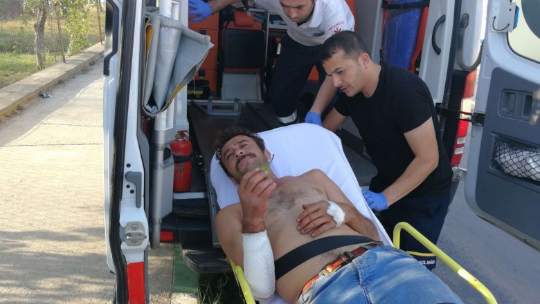 Ambulansa Taşınırken Bile Armudu Bırakmadı
