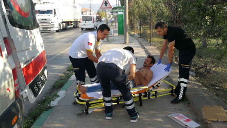Ambulansa Taşınırken Bile Armudu Bırakmadı