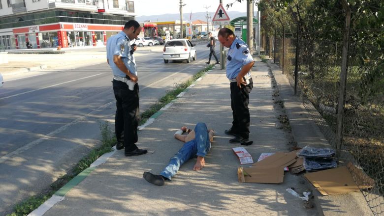 Ambulansa Taşınırken Bile Armudu Bırakmadı
