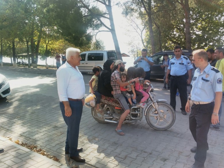 Motosiklette 7 Kişilik Aile Şaşkınlık Yarattı. Allah’tan Römork’u Yoktu