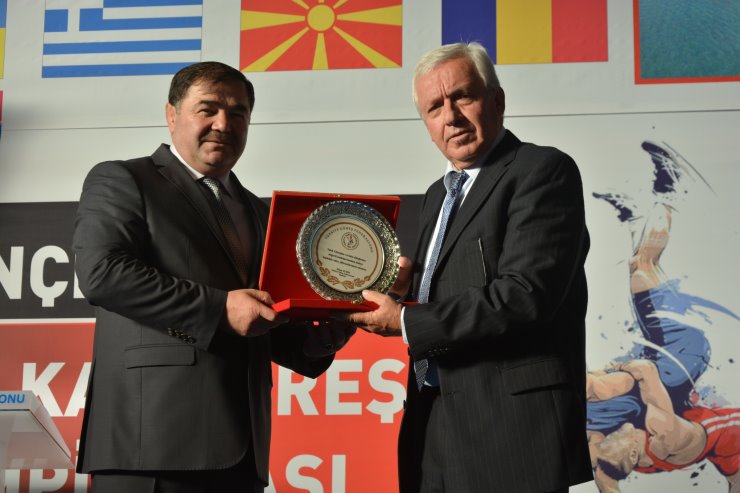 Balkan Güreş Şampiyonası İznik’te Başladı