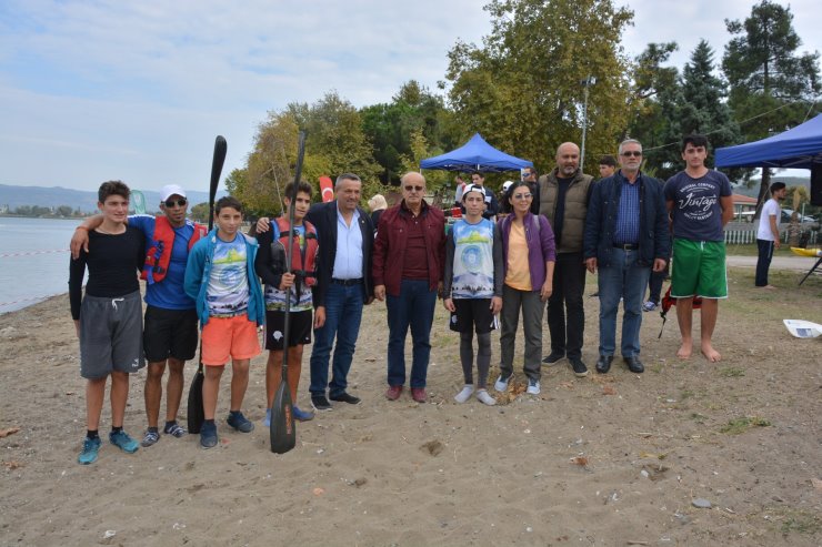 İznik Gölü’nde Yapılan Kano Yarışları Yağmura Takıldı