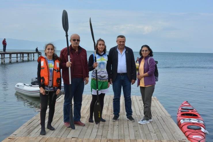 İznik Gölü’nde Yapılan Kano Yarışları Yağmura Takıldı