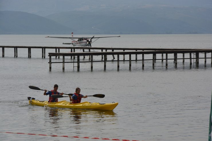 İznik Gölü’nde Yapılan Kano Yarışları Yağmura Takıldı