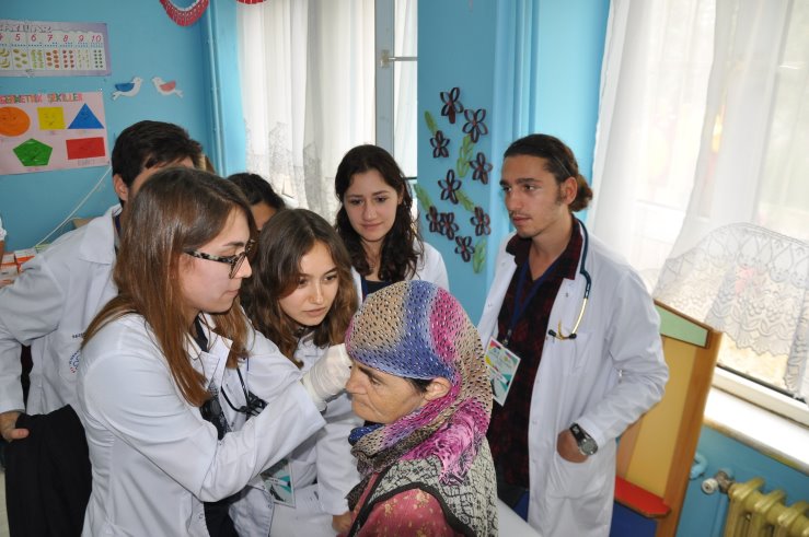 Tıp Öğrencileri Müşküle’de Sağlık Dağıttı