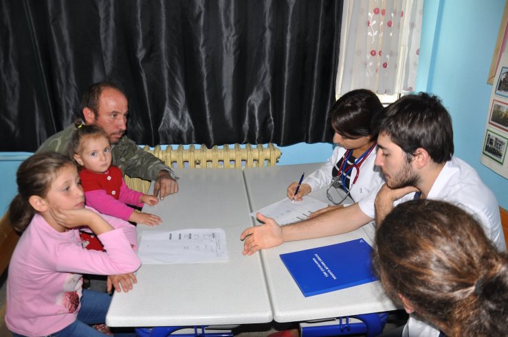 Tıp Öğrencileri Müşküle’de Sağlık Dağıttı