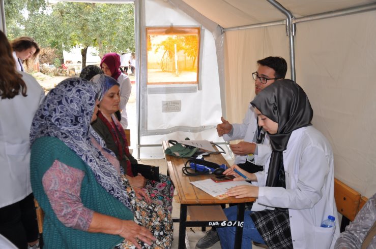 Tıp Öğrencileri Müşküle’de Sağlık Dağıttı
