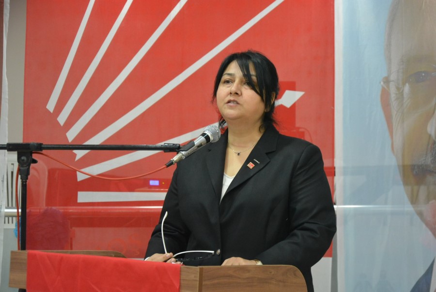 İznik CHP’de İlk Bayan İlçe Başkanı Asiye Çalışkan Oldu