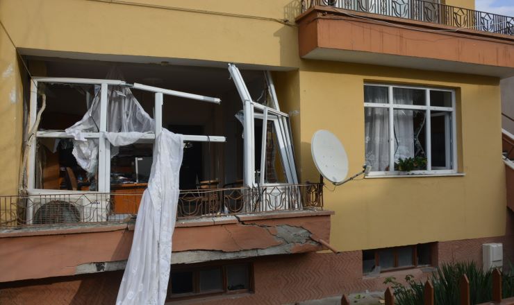 Gaz Sıkışması İle Meydana Gelen Patlamada Bir Kişi Yaralandı