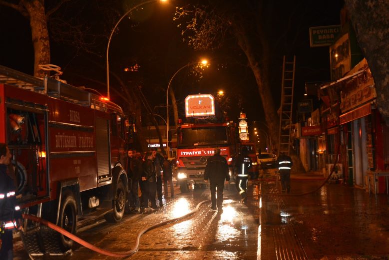 Gece Yangınında Pide Salonu Küle Döndü
