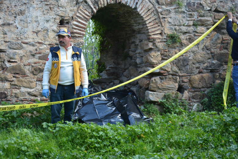 Cesedi İznik Surlarında Bulundu