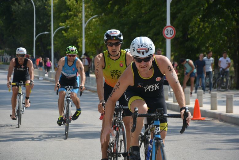 İznik’te Triatlon Heyecanı Sona Erdi