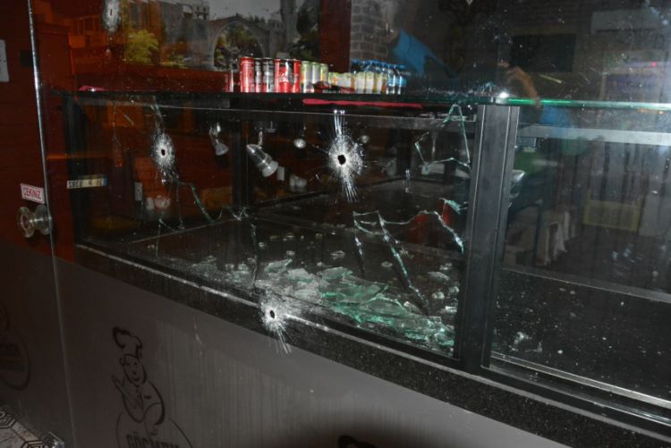 İznik’te bu da oldu, İş yeri kurşunlandı