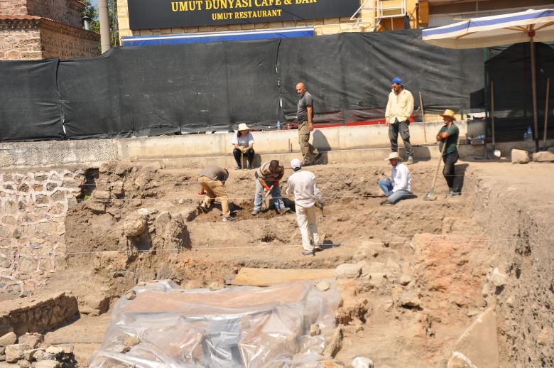 Milyon Dolara Alıcı Bulan Çinilerin Yapıldığı Alandaki Kazılar Başladı