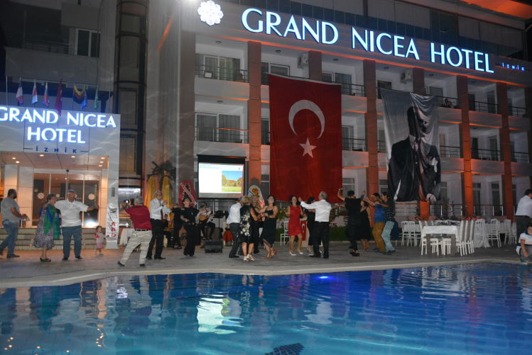 İznik ADD, Yeni Yerine Taşınırken Dayanışma Yemeğinde Bir Araya geldi