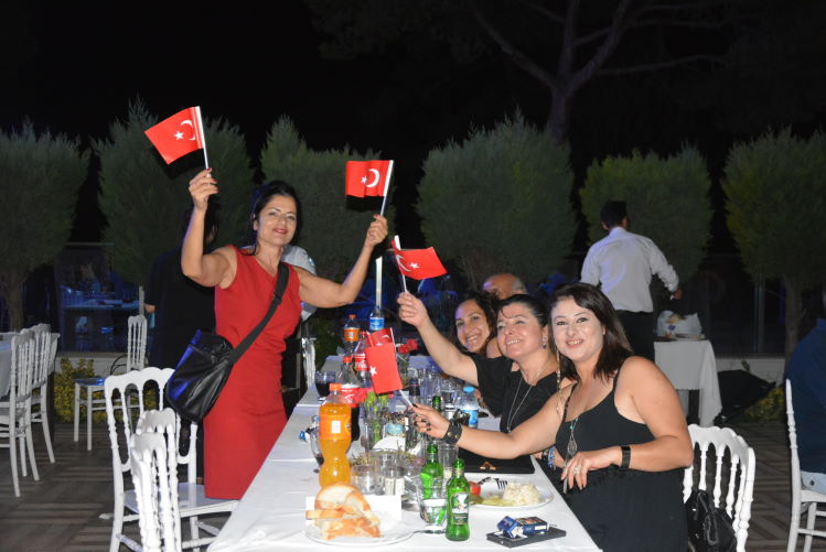 İznik ADD, Yeni Yerine Taşınırken Dayanışma Yemeğinde Bir Araya geldi