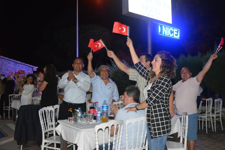İznik ADD, Yeni Yerine Taşınırken Dayanışma Yemeğinde Bir Araya geldi