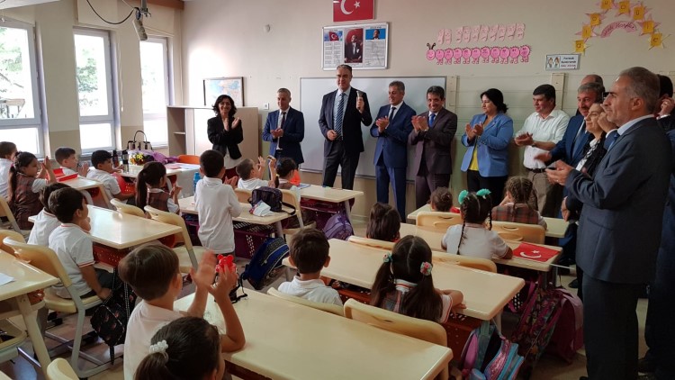 İlk Ders Kaymakam Bayraktar’ın Zili İle Başladı