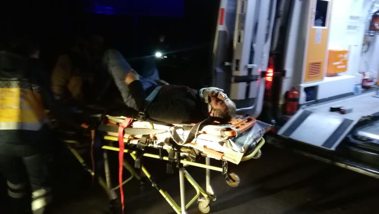 Jandarma Islanmasınlar Diye Başlarında Şemşiye İle Bekledi