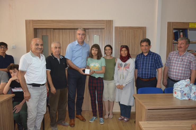 Başarılı Öğrenciler Ödüllendirildi