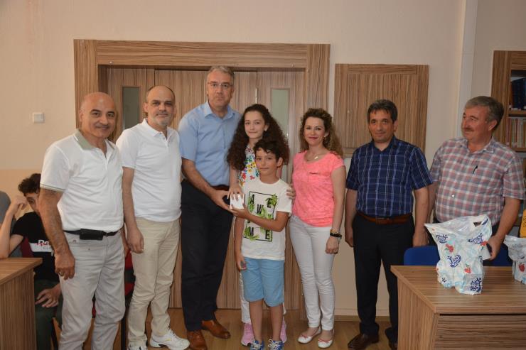 Başarılı Öğrenciler Ödüllendirildi