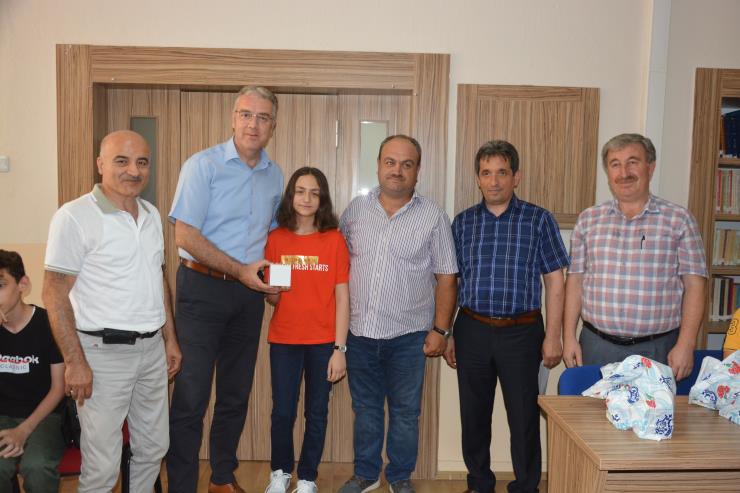 Başarılı Öğrenciler Ödüllendirildi