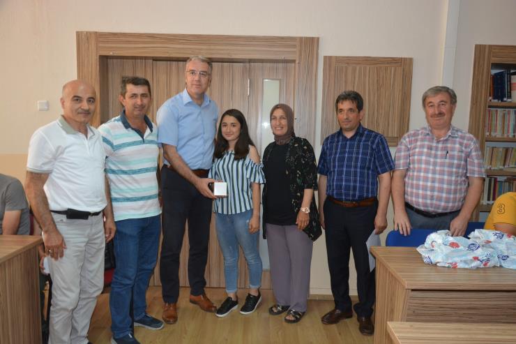 Başarılı Öğrenciler Ödüllendirildi