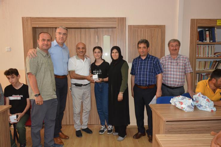 Başarılı Öğrenciler Ödüllendirildi