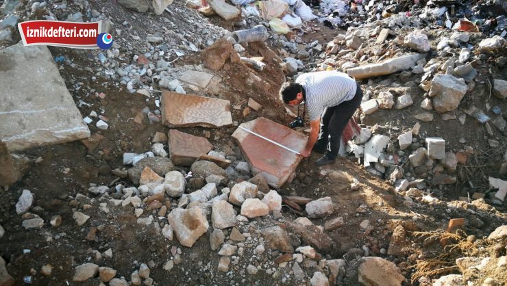 En Sonunda Bunu da Gördük, Molozların Arasında Tarih Bulundu