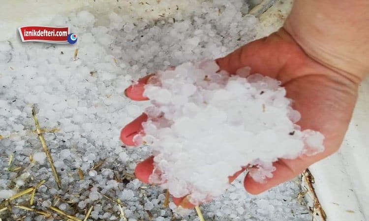 İznik’te Yağış Ve Dolu Hayatı Felç Etti
