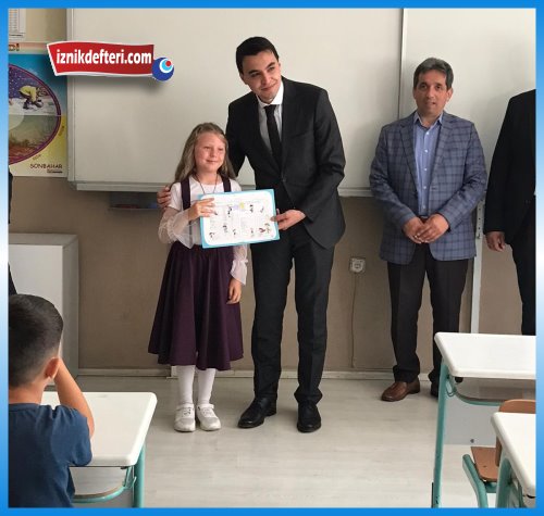 Cumhuriyet İlkokulunda Karne Heyecanı