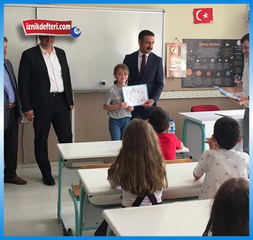 Cumhuriyet İlkokulunda Karne Heyecanı